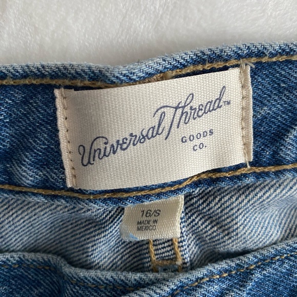 Women's Mid-Rise 90's Baggy Jeans - Universal Thread™ - Picture 5 of 9
